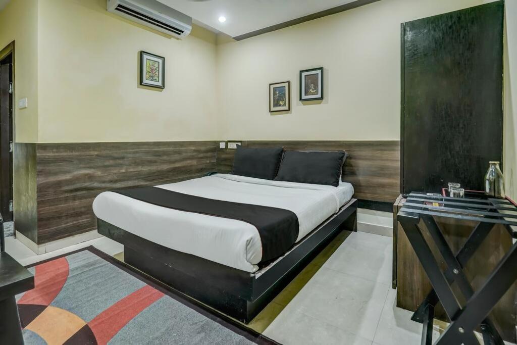 Hotel Miland Palace บูบันเนสชวาร์ ภายนอก รูปภาพ